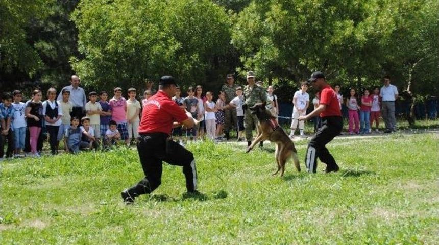 Mehmet&ccedil;ik &Ouml;ğrencileri Kışlada Ağırladı