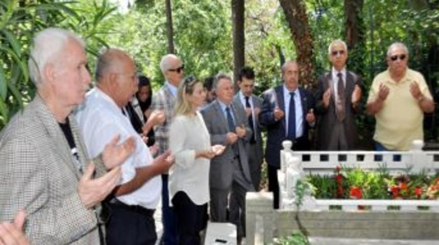 Beşiktaş'ta &Uuml;st&uuml;nkaya Mezarı Başında Anıldı