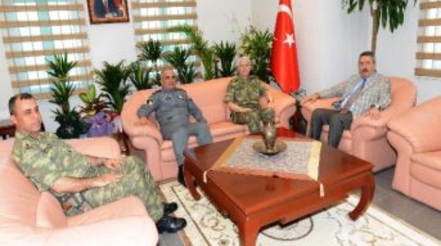 Komutanlardan Vali Kıra&ccedil;'a Ziyaret