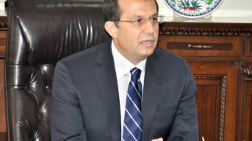 Vali Taşyapan: Kapım Ve G&ouml;nl&uuml;m Herkese A&ccedil;ık