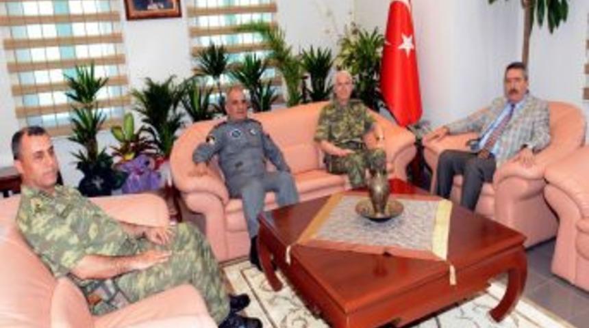 Komutanlardan Vali Kıra&ccedil;&rsquo;a &lsquo;hoş Geldin&rsquo; Ziyareti