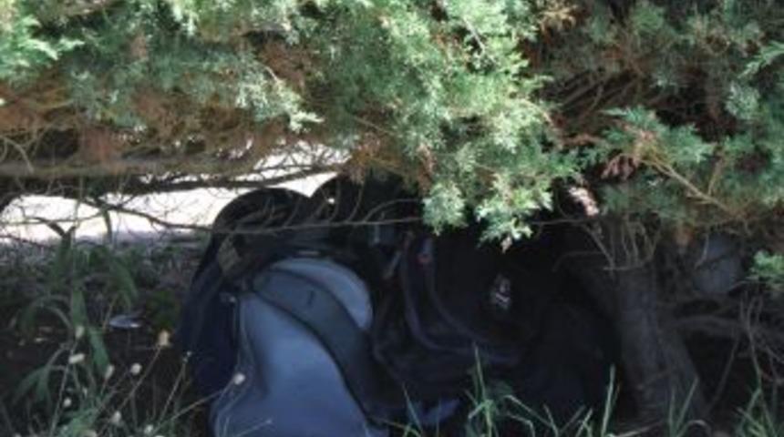 Ş&uuml;bheli &Ccedil;antalardan Kıyafet &Ccedil;ıktı