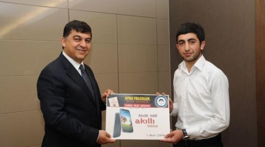 Başkan Fadıloğlu Dereceye Giren &Ouml;ğrencileri &Ouml;d&uuml;llendirdi