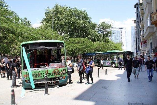 Taksim'deki Eylemlerde Halk Otobüsleri Hedef Alındı