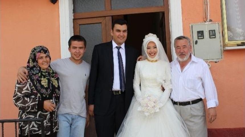 Amerika&rsquo;dan Gelin Alan Aile Kızlarını Da Amerika&rsquo;ya Gelin Verdi