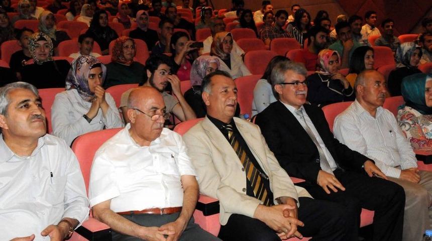 Hz. Peygamberi En G&uuml;zel Anlatan 63 Kişiye 63 Hediye Verildi