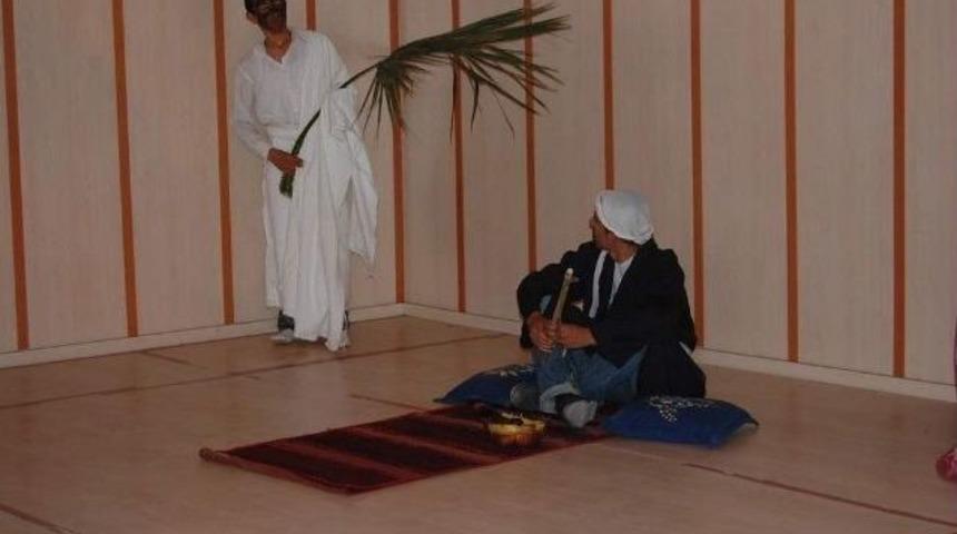 Samsat&rsquo;ta Tiyatro Ve Şiir Dinletisi