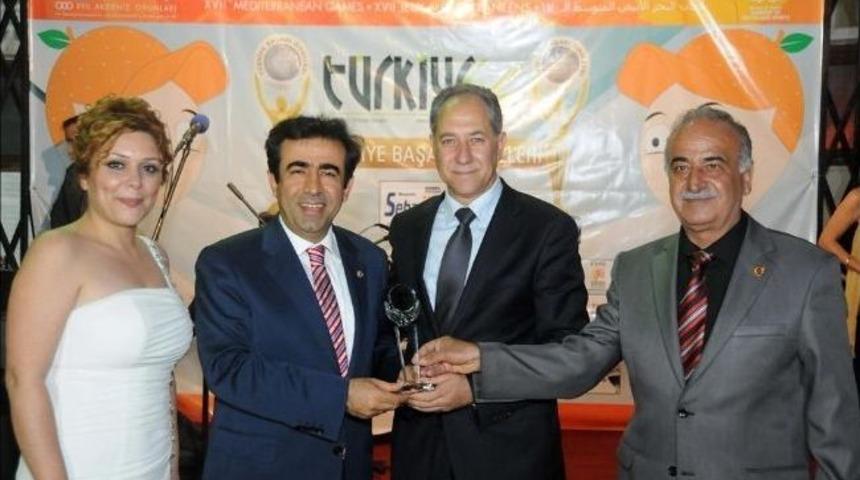 Vali G&uuml;zeloğlu&rsquo;na &lsquo;turizm Projesi&rsquo; &Ouml;d&uuml;l&uuml;