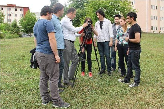 &Ouml;devleri İ&ccedil;in &Uuml;niversitelerinin Reklam Kampanyasını Hazırlıyorlar 2