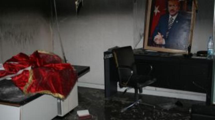 AK Parti İzmir İl Başkanı Akay: Bu Provokasyonu Ve Şiddeti Kınıyoruz