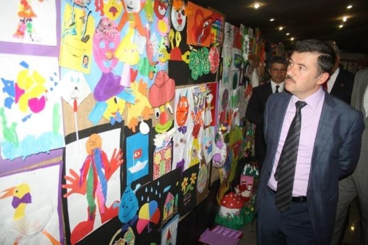 Ağrı&rsquo;da Minik &Ouml;ğrenciler H&uuml;nerlerini Sergiledi