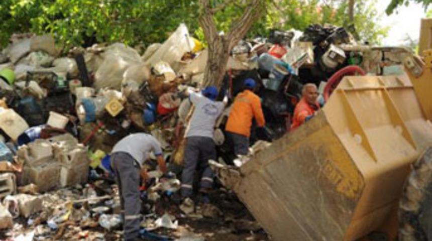 Evin bah&ccedil;esinden 10 kamyon &ccedil;&ouml;p &ccedil;ıktı