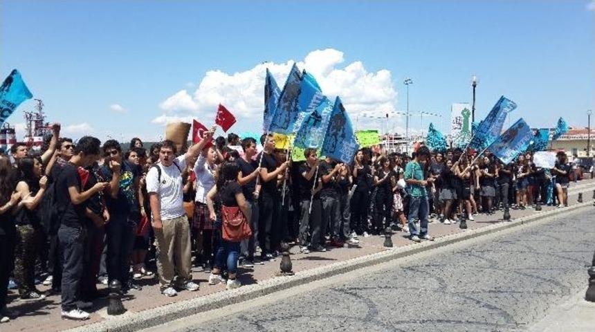 Lise &Ouml;ğrencilerinden Destek Protestosu