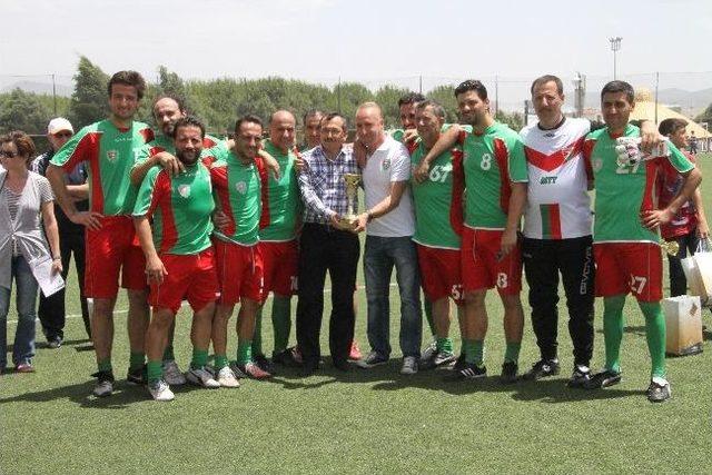 Çağlak Festivali 4. Masterler Futbol Turnuvası Şampiyonu Karşıyaka Oldu 2