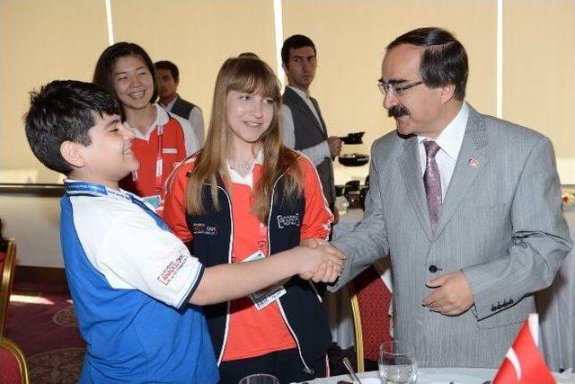 Vali Coş T&uuml;rk&ccedil;e nin &Ccedil;ocukları İle Bir Araya Geldi 1