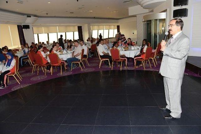 Vali Coş T&uuml;rk&ccedil;e nin &Ccedil;ocukları İle Bir Araya Geldi 3