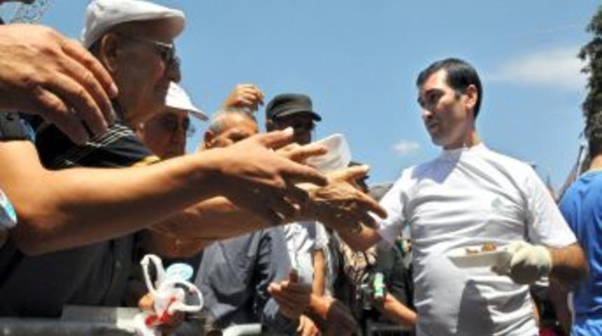 Edirne'de Vatandaşa Iki Ton Tavaciğeri Ikram Edildi