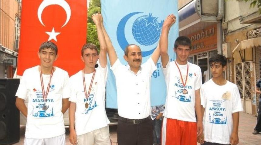 Agd&rsquo;den Fetih Koşusu