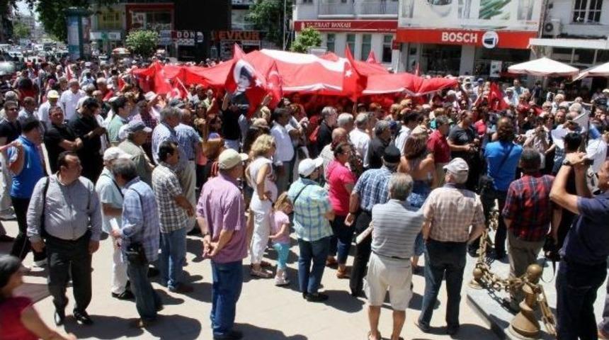 Edremit Chp Yine Meydanlara D&ouml;k&uuml;ld&uuml;