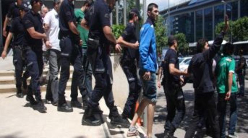 Bursa'daki Eylemlerde Kamu Malına Zarar Veren 52 Kişi Adliyeye Sevk Edildi