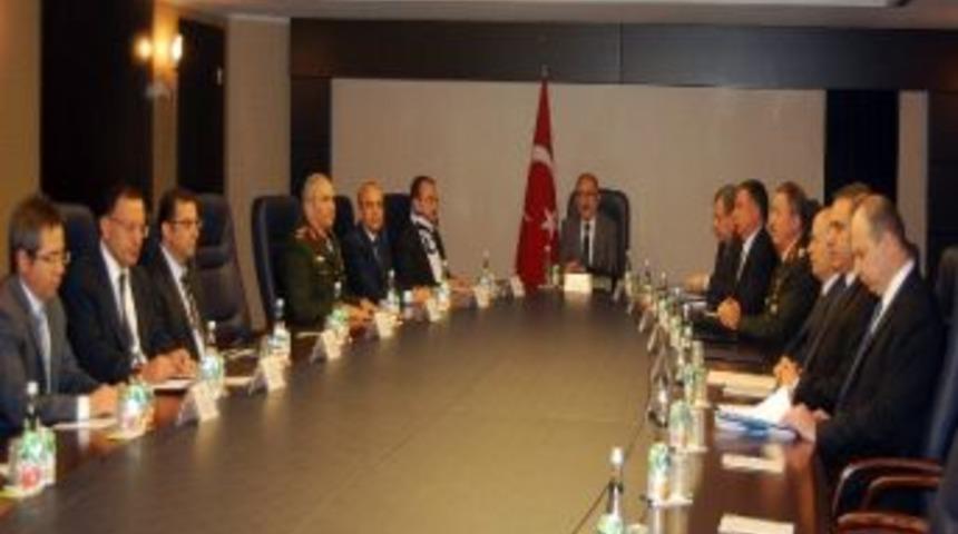 Ter&ouml;rle M&uuml;cadele Y&uuml;ksek Kurulu Toplandı