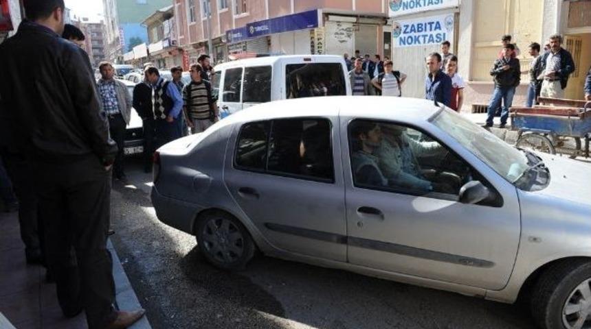 Van'da 128 Adet Ka&ccedil;ak Cep Telefonu Ele Ge&ccedil;irildi