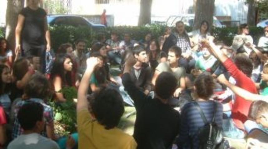 Burhaniye&rsquo;de Gezi Parkı Eylemi D&uuml;n De Devam Etti