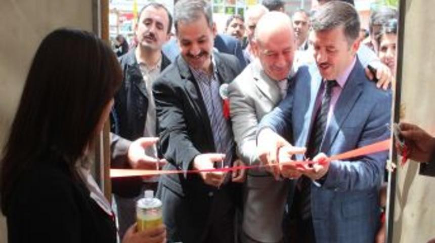 Ağrı Anadolu Lisesi&rsquo;nde Resim Sergisi A&ccedil;ıldı