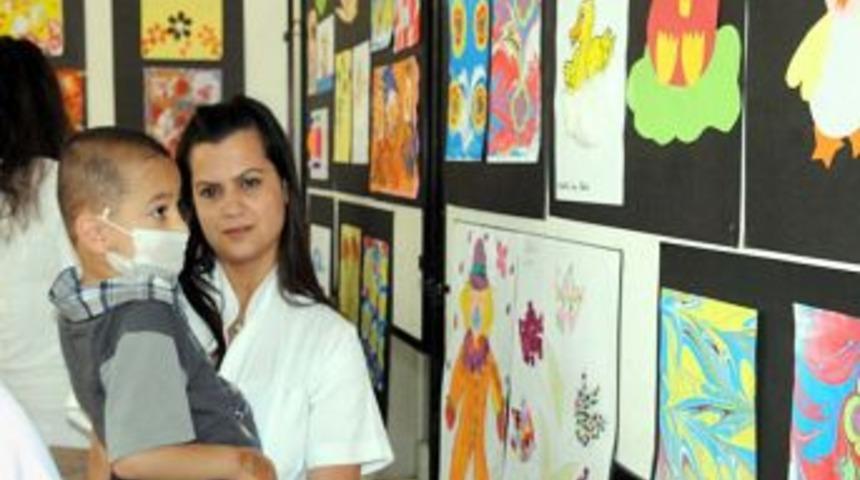 Resim B&ouml;l&uuml;m&uuml; &Ouml;ğrencileri &Ccedil;ocuk Hastanesinde Sergi A&ccedil;tı