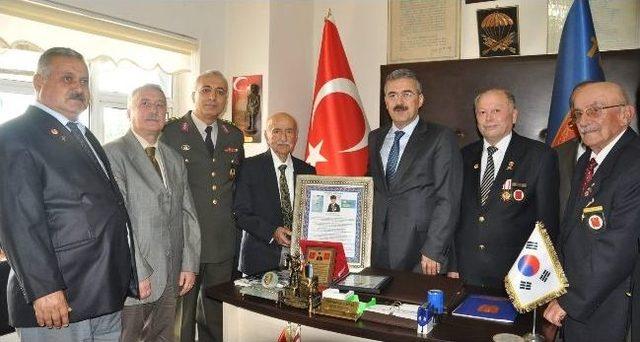 Kore Gazisi 92 Yaşındaki Evinç’e, Türkiye’nin En Yaşlı Gazi Unvanı