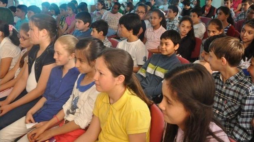 &lsquo;&ccedil;ocuk Şiiri Oturumu&rsquo;nda Şiir Konuşuldu