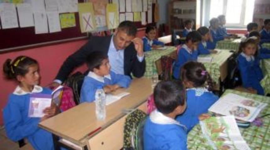 Hanak Kaymakamı Okay Okul Ziyaretlerine Devam Ediyor