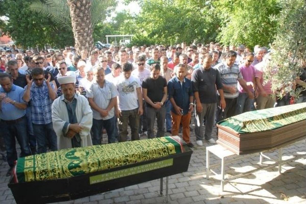 Baba Ve Oğlu Yan Yana Toprağa Verildi