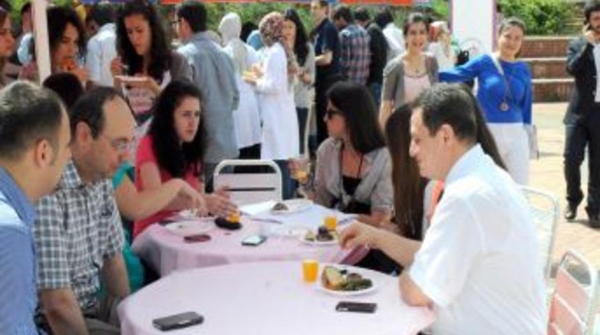 Doktor Adaylarından Anlamlı Kermes