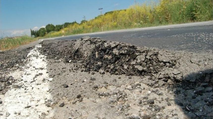Asfalt Yoldaki Bozulmalar Kazaya Davetiye &Ccedil;ıkarıyor