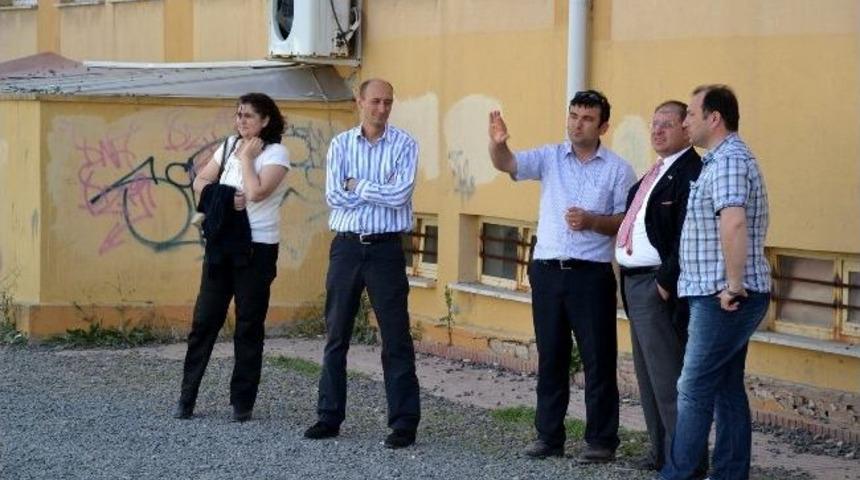 Rotary Derneği &Ouml;ğrencilerle Birlikte Duvar Boyadı