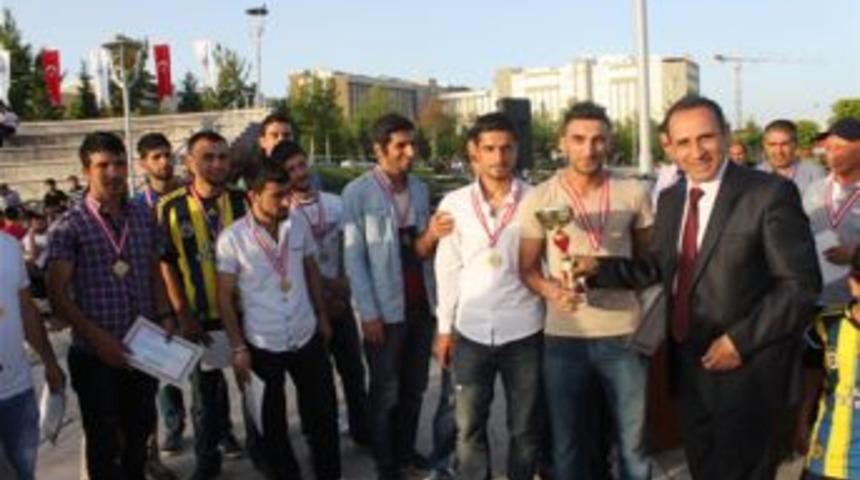 F&Uuml;&rsquo;de Spor Şenlikleri &Ouml;d&uuml;l T&ouml;reni