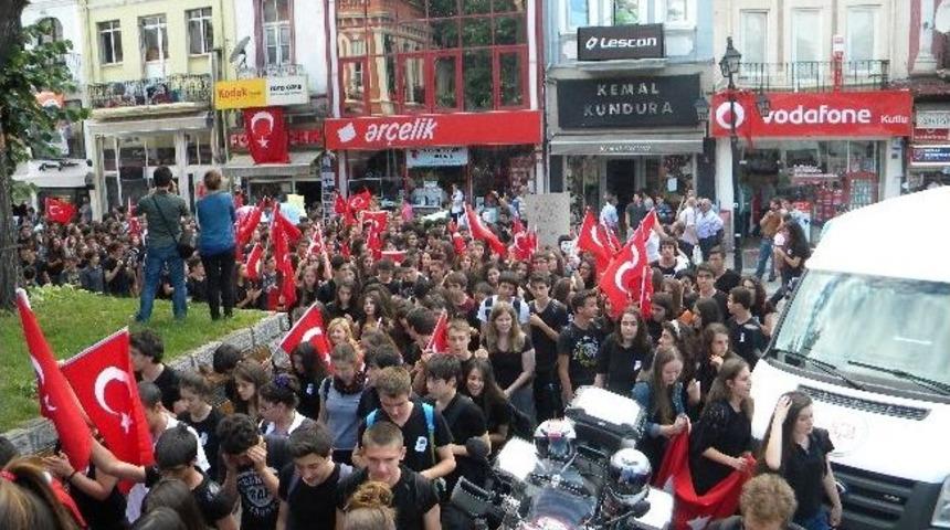 Liseli Gen&ccedil;lerden Siyah Y&uuml;r&uuml;y&uuml;ş