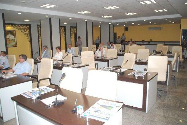 Belediye Meclis Toplantısında Gerginlik Yaşandı 2