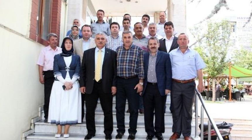 To&ccedil;oğlu, Akp Pamukova İl&ccedil;e Teşkilatı&rsquo;na Hayırlı Olsun Ziyaretinde Bulundu