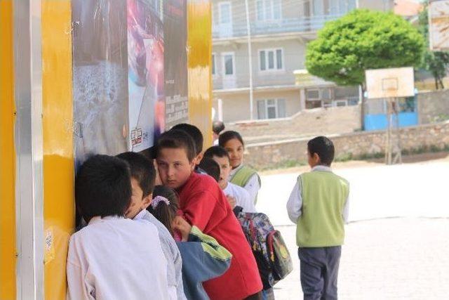 Gezici Sinema Aracı Akdağmadeni İl&ccedil;esine Geldi 1