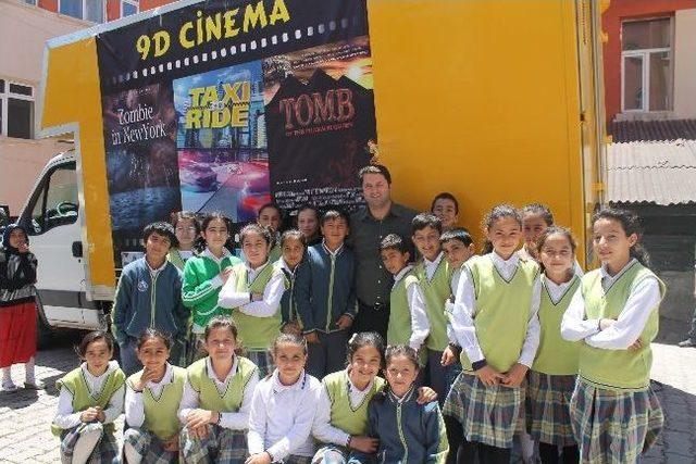 Gezici Sinema Aracı Akdağmadeni İl&ccedil;esine Geldi 2