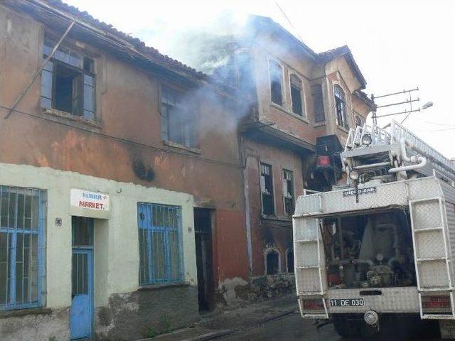 Tarihi Evde Yangın &Ccedil;ıktı 1