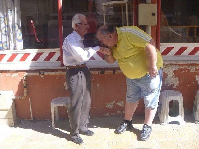 Öğrencilerden Kadir Öğretmene Vefa