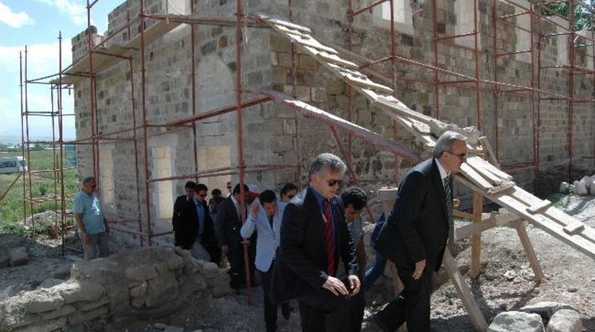 Vali Karaloğlu Camilerde İncelemelerde Bulundu
