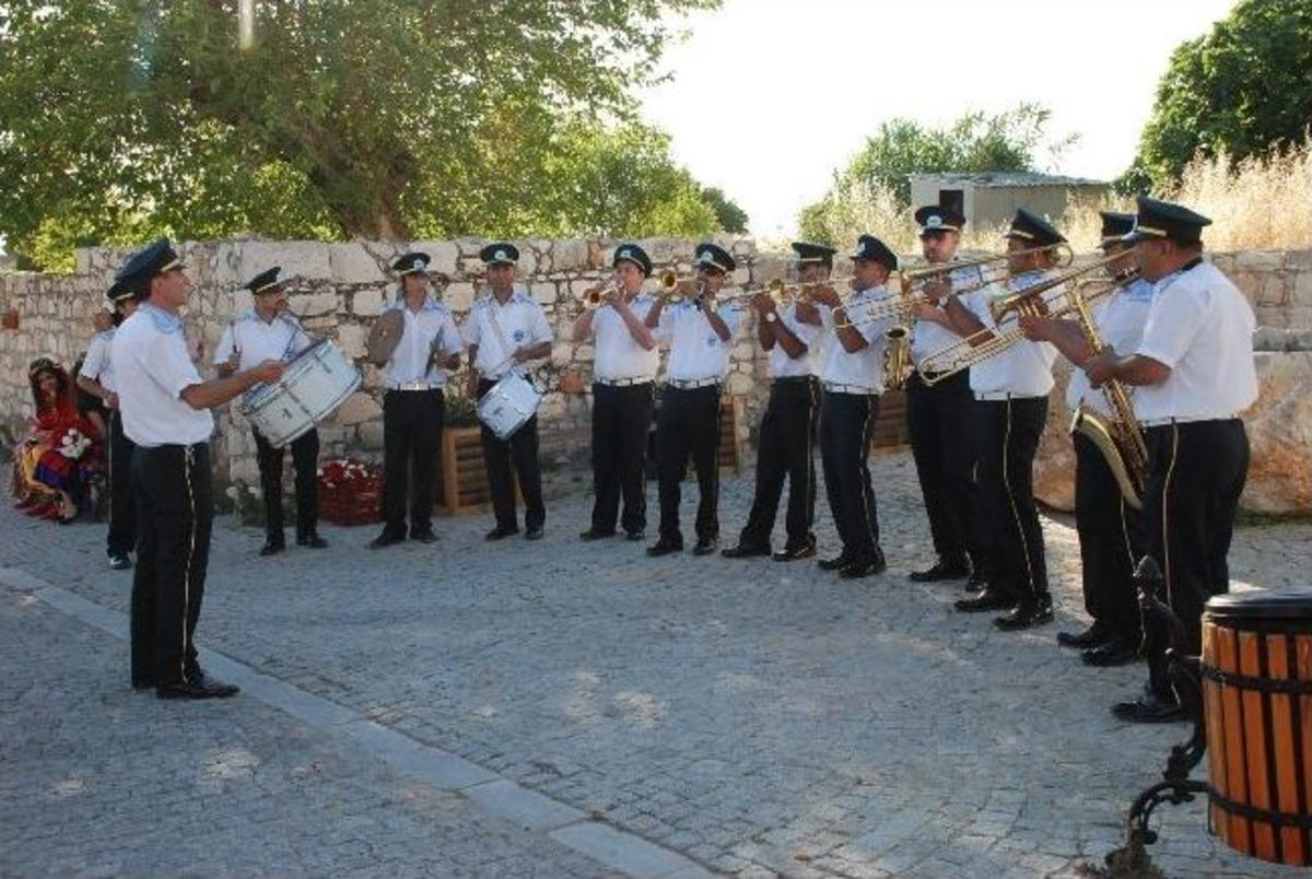 4. Didim &Ccedil;i&ccedil;ek Şenliği Başladı