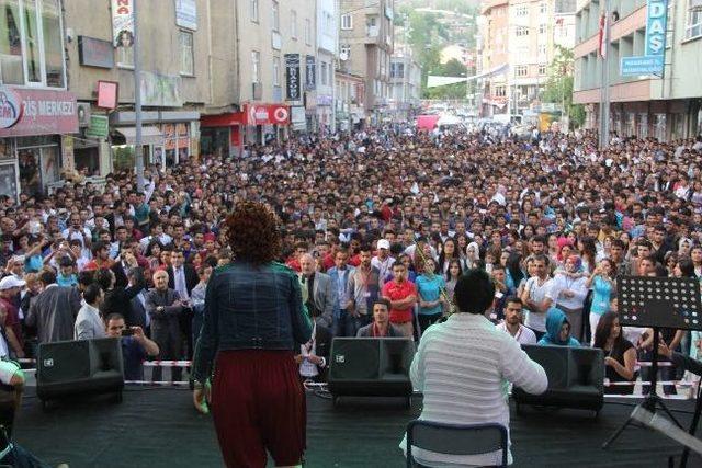 Hakkari’de Raperin Konseri