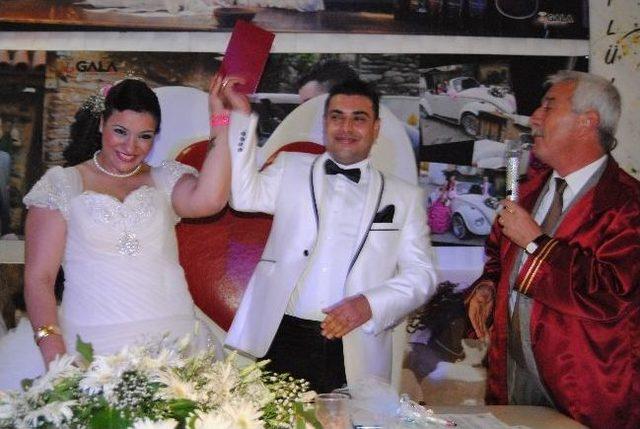 &Ouml;demişli &Ccedil;i&ccedil;ek&ccedil;iye G&uuml;rc&uuml; Gelin 2