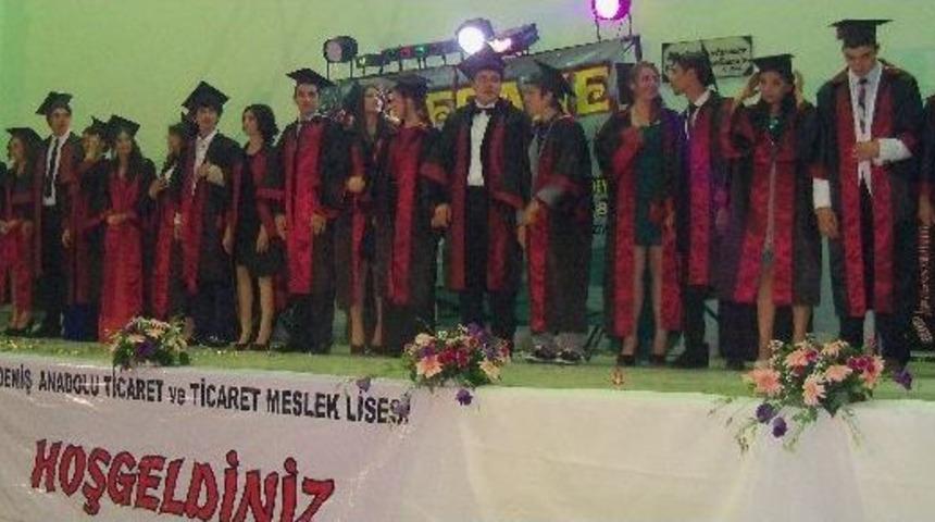 &Ouml;demiş Ticaret Lisesi&rsquo;nde Mezuniyet Coşkusu
