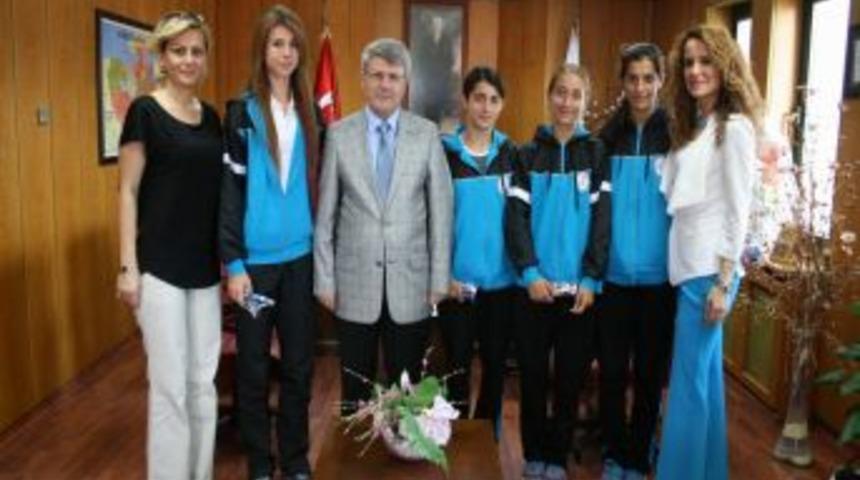 Şampiyon Liseliler G&uuml;lsar&rsquo;a Konuk Oldu